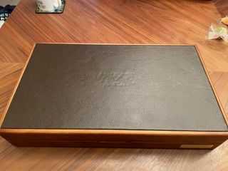 Das Mini Earth Board, luxuriöses Backgammon-Reiseset