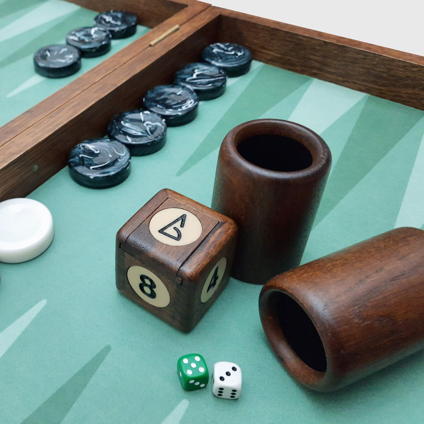 Das Earth Board, luxuriöses Backgammon-Set, innovatives Design, umweltfreundlich